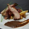 Costelinha assada com batatas e redução da marinada